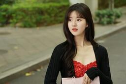 Triệu Lộ Tư vướng nghi vấn mâu thuẫn với công ty quản lý