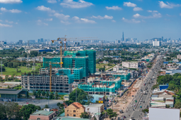 Cận cảnh công trường dự án La Pura ngày đêm sáng đèn