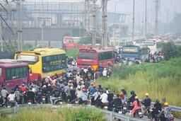 Ùn tắc giao thông quanh khu công nghiệp ở Bắc Ninh