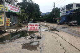 Đường ở Phú Thọ xuống cấp, người dân nơm nớp mỗi khi mưa lớn