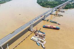 Cầu Long Thành nhộn nhịp thi công, thúc tiến độ mở rộng cao tốc kết nối sân bay Long Thành