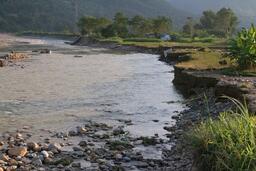 Khẩn cấp khắc phục sạt lở bờ kè Suối Thia ở Lào Cai