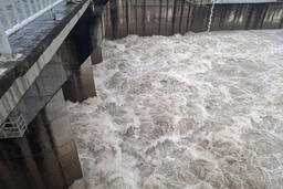 Các hồ đập ở Gia Lai vẫn xả lũ để đưa về mực nước dâng bình thường