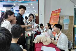 Nhiều doanh nghiệp dịch vụ, bán lẻ lọt top nhà tuyển dụng hấp dẫn