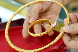 Giá vàng hôm nay 05/12/2025: Tiếp tục giảm mạnh