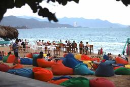 Khánh Hòa chuyển giao quyền quản lý bãi biển, rác thải cho phường xã