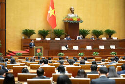 Ngày 8/12, Quốc hội thảo luận ở hội trường về chính sách năng lượng