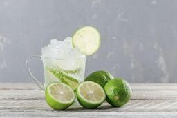 Thực hư thông tin uống nước chanh giúp hạ axit uric ở người bị bệnh gút