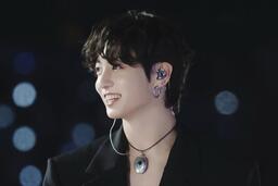 Jungkook BTS giao lưu với fan, không nhắc chuyện hẹn hò