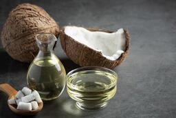 Súc miệng bằng dầu dừa, lợi bất cập hại nếu tin sai cách