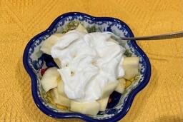 Giảm cân với bữa sáng có món sữa chua trộn táo