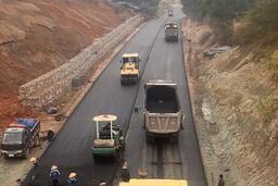 Phân luồng giao thông để thi công nước rút tuyến đường tránh trăm tỉ