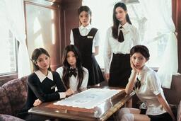 ILLIT trở lại sau ồn ào với NewJeans