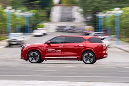 Doanh số VinFast bằng tổng 3 hãng lớn cộng lại, lập chuẩn mới cho thị trường ô tô Việt