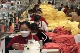 Hỗ trợ vợ chồng sinh con, nuôi con từ chính sách việc làm, tiền lương