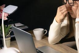 Mệt mỏi kéo dài tưởng bình thường, hóa ra là dấu hiệu thiếu vitamin D