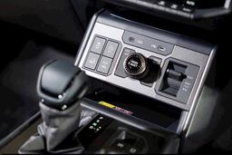 Toyota Việt Nam giới thiệu Hilux 2026, giá khởi điểm thấp khó tin