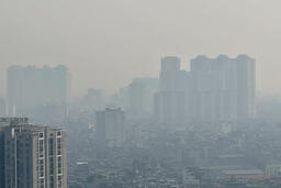 Hà Nội mù mịt ô nhiễm, chất lượng không khí ở mức không lành mạnh