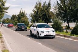 VinFast tặng 3 năm sạc pin miễn phí cho khách hàng