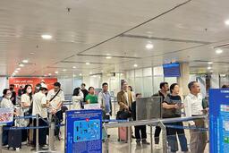 Sân bay Tân Sơn Nhất dự kiến đón hơn 160.000 lượt khách trong ngày 11.2