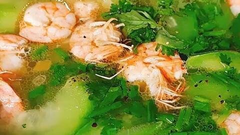 Thanh lọc gan khi thời tiết nắng nóng bằng canh mướp nấu tôm