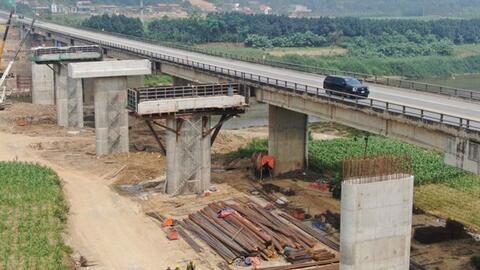 Hình hài cầu Ngòi Bục trên dự án mở rộng cao tốc Nội Bài - Lào Cai