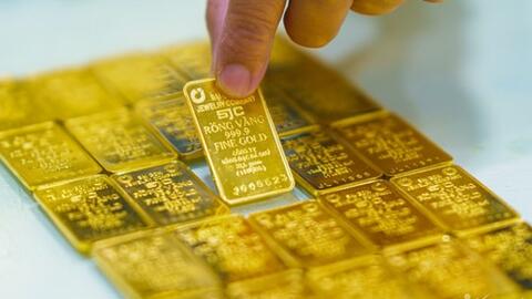 Ngày 13/4: Giá vàng trong nước giảm 900.000 đồng/lượng