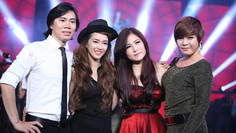 Quán quân Giọng hát Việt Hương Tràm và dàn á quân năm 2012