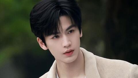 Trương Lăng Hách bị gọi là “người đàn ông ngồi cạnh” Lee Young Ae