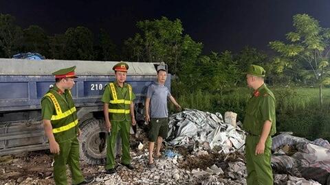 Công an Hà Nội ngăn chặn nhiều vụ đổ thải trái phép