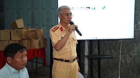 Công nhân tại Tây Ninh được hướng dẫn kĩ năng tham gia giao thông an toàn