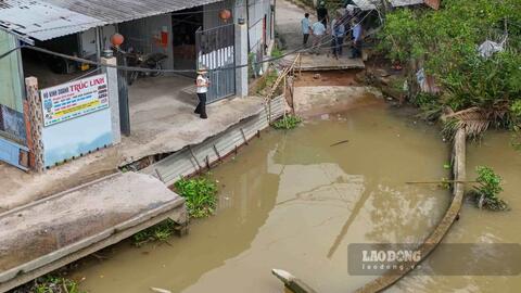 Sạt lở áp sát khu trung tâm, kè và đường cùng hư hỏng