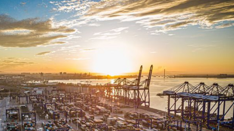 Xuất khẩu của Trung Quốc tăng lần đầu tiên trong 6 tháng qua