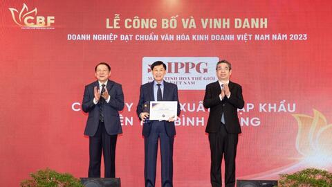 Ông Johnathan Hạnh Nguyễn và IPPG được vinh danh đạt chuẩn văn hoá kinh doanh