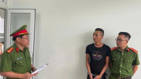 Nam thanh niên say xỉn mang dao đâm người tại quán cà phê