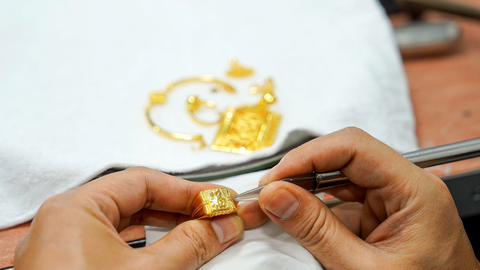 Giá vàng hôm nay 24/01/2026: Tiến gần tới mốc 5.000 USD/ounce
