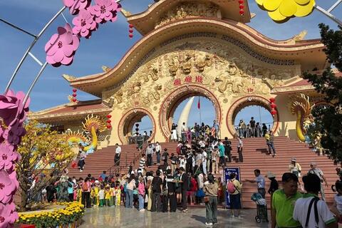 TP. Hồ Chí Minh: Đón hơn 4 triệu lượt khách, thu hơn 12.000 tỷ đồng  dịp Tết