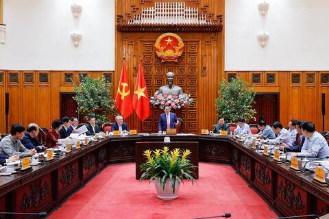 Thủ tướng yêu cầu giảm các loại thuế, phí, lệ phí liên quan đến xăng dầu để hỗ trợ doanh nghiệp và người dân