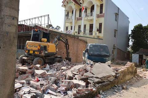 Hàng trăm hộ dân ở Hà Nội đồng loạt giao đất mở rộng đường huyết mạch lên 60m