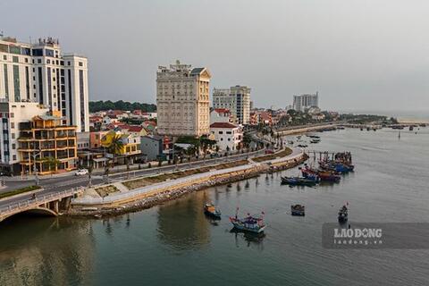 Xử lý tình trạng ô nhiễm bên sông Nhật Lệ sau phản ánh của Báo Lao Động