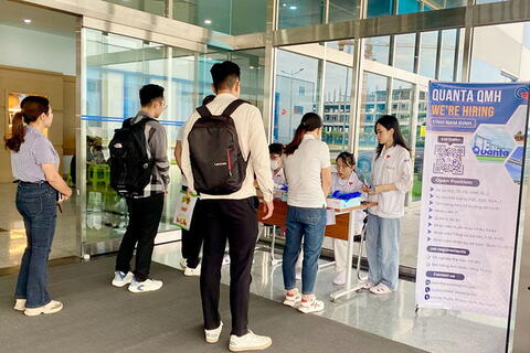 Doanh nghiệp hút lao động bằng lương cao, phúc lợi hấp dẫn