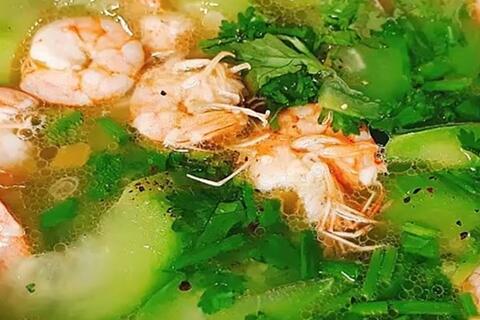 Thanh lọc gan khi thời tiết nắng nóng bằng canh mướp nấu tôm