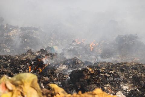 Dừng nhận rác để xử lý sự cố cháy bãi rác ở Quảng Trị