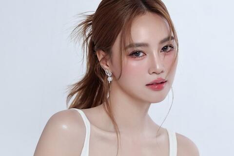 Ninh Dương Lan Ngọc và thời trang hè trẻ trung, gợi cảm