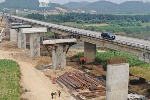 Hình hài cầu Ngòi Bục trên dự án mở rộng cao tốc Nội Bài - Lào Cai
