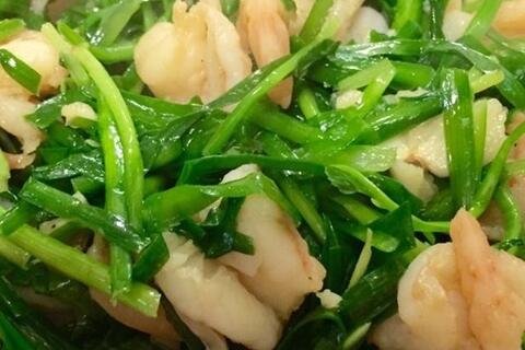 Lá hẹ kết hợp với thực phẩm gì để bổ thận?