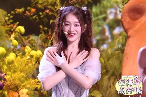 Lý Tiểu Nhiễm khóc 2 đêm sau màn trình diễn bị chê thảm họa