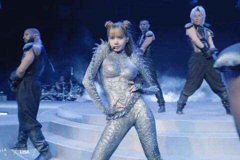 Lisa (Blackpink) lại lộ điểm yếu chí mạng khi trình diễn tại Coachella