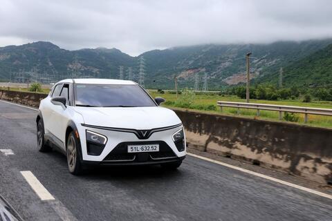 VinFast VF 7: Đi phượt tự tin, dùng hằng ngày càng đáng tiền