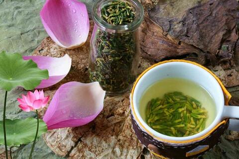 Tác dụng của uống trà tim sen vào buổi sáng ít người biết